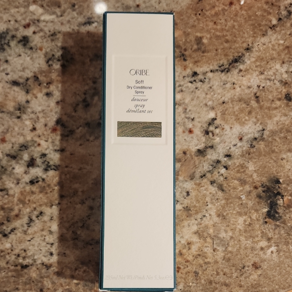 Oribe Soft Dry Conditioner Spray in Elegant White and Blue